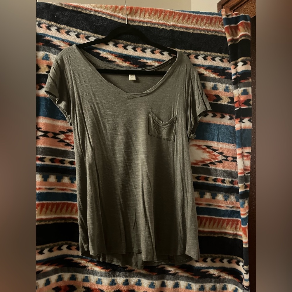 Green short sleeve shirt